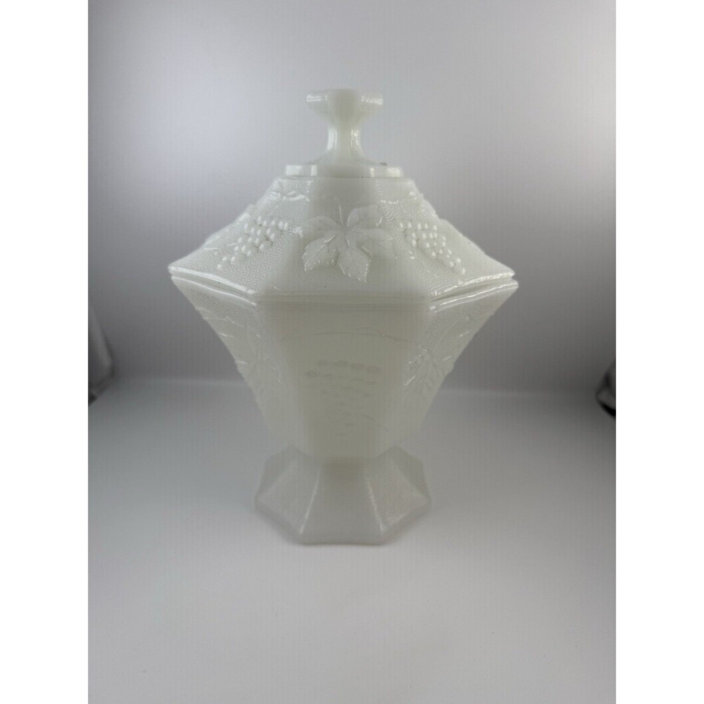 Anchor Hocking White Milk Glass Harvest Grape 8 Panel Lid 8 in. Candy Dish READ